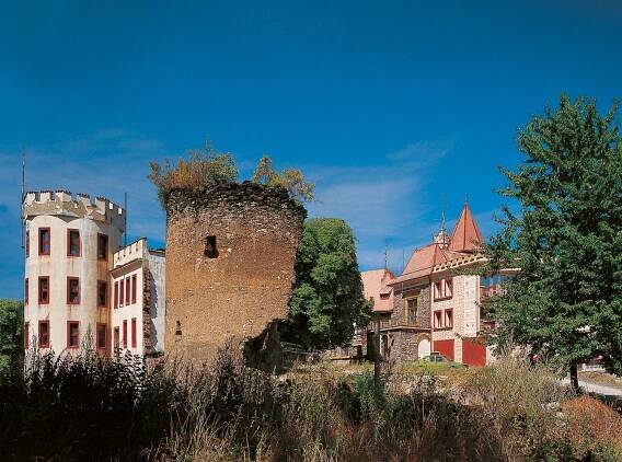 Hrad Doubravka - Svezte se KabrioBusem až na vrchol - VisitTeplice.com
