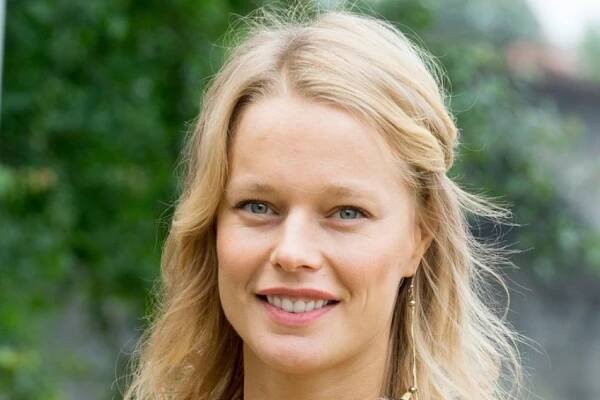 Helena Houdová tvrdí, že meditace může zmenšit nádor v těle. Lidé by neměli na léčebné procesy této šarlatánky spoléhat