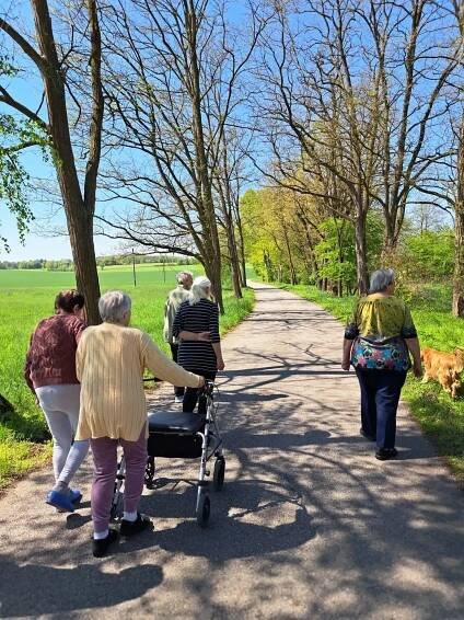 Květnová procházka | Alzheimer Home