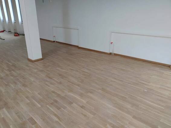 Podlaha, společenské centrum Nupaky