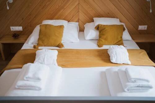Postel nebo postele na pokoji v ubytování Tornácos Hotel - Hegykő
