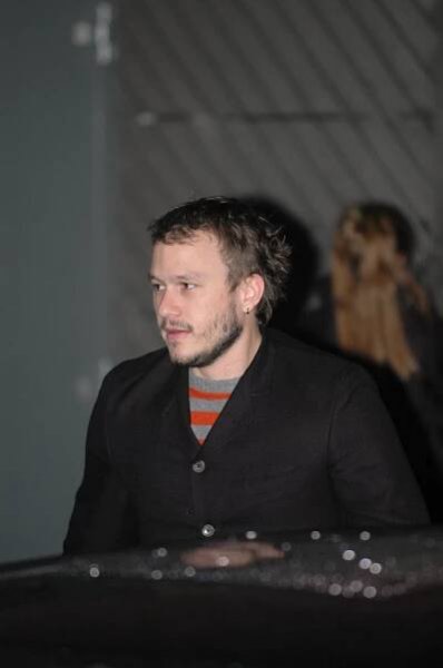 Soubor:Heath Ledger (Berlin Film Festival 2006).jpg – Wikipedie