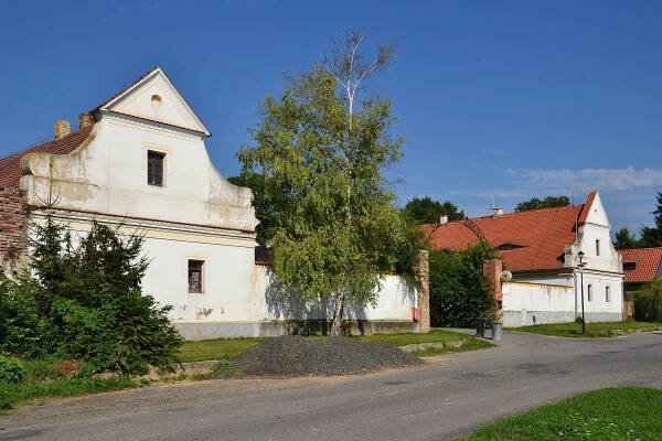 Soubor:Židovice (Libčeves) 2015-08-30 Usedlost čp. 7.jpg