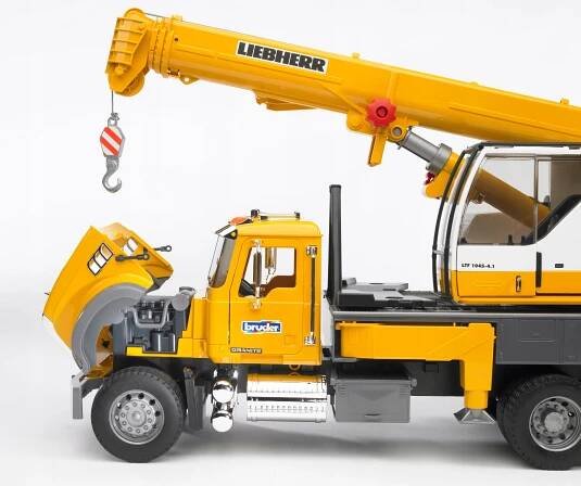 MACK Granite s jeřábem Liebherr - Bruder 2818