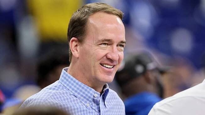 Did Peyton Manning calm crying baby on flight, then pass kind note to the father?
