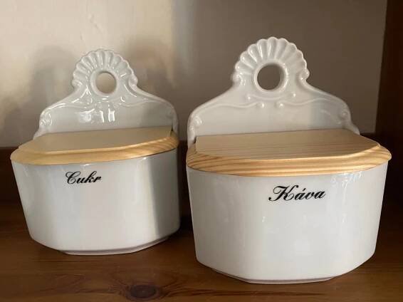 Závěsná porcelánová dóza na Kávu