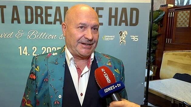 Pár přátel proti rakovině: Michal David se spojil s oceněnými umělci Grammy. Legendární píseň Michala Davida Pár přátel se dočkala amerického nastudování a stala se hymnou charitativní organizace bojující proti rakovině Prevent Cancer Foundation.