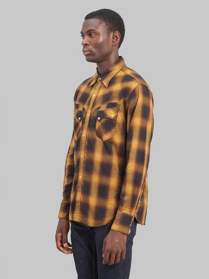 Stevenson Overall Cody Shirt camel black model side fit