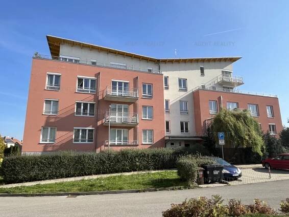 Prodej bytu 1+kk, 36,8 m2, ulice Holubí, Praha 6 - Suchdol | Agent Reality