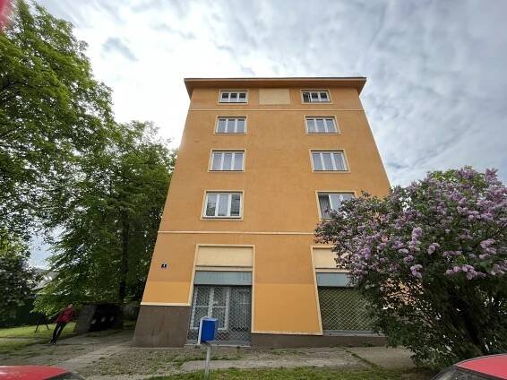 Pronájem bytu 3+1, 75 m2, ulice Na Korábě, Praha 8