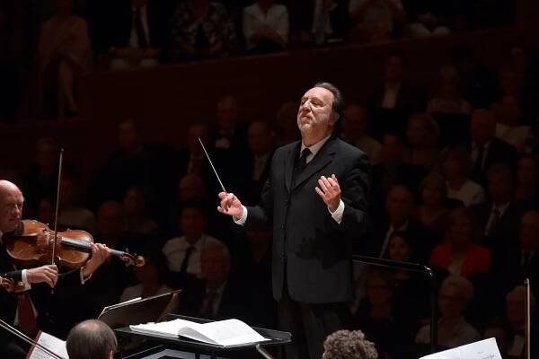 Pražské jaro a návrat legendy: Riccardo Chailly dnes povede Filharmonický orchestr milánské La Scaly