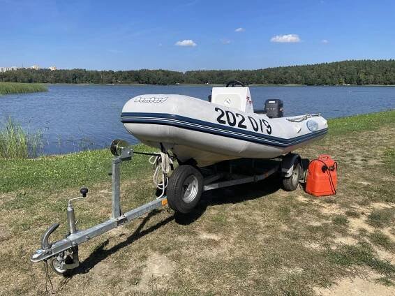 Prodám motorový člun 3.9m s motorem 35HP