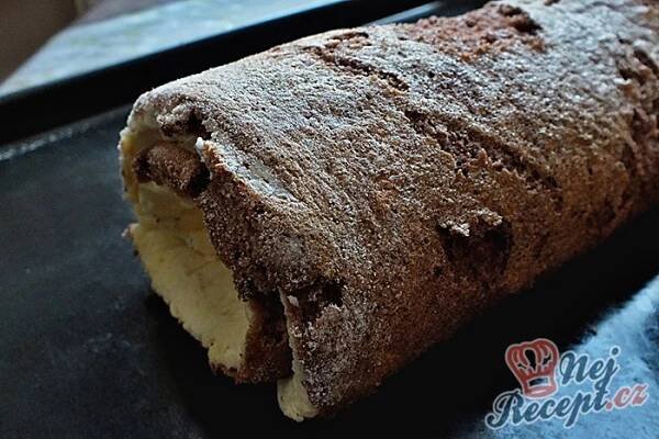 Příprava receptu Čokoládová roláda s tvarohem a banánem, krok 12