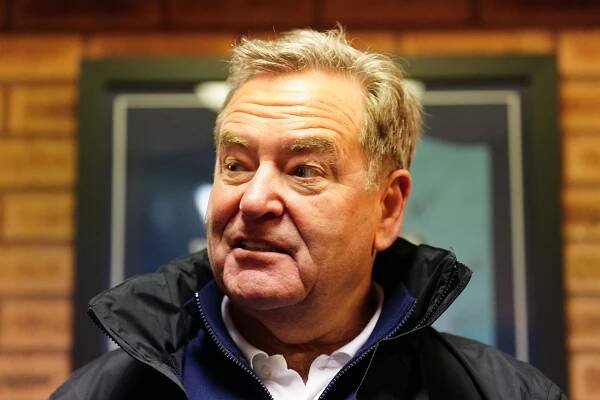 Jeff Stelling says non-league clubs ‘the lifeblood and soul of English football’