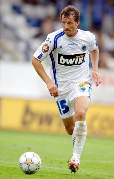 Adam Petrouš: *19.9.1977, český fotbalista