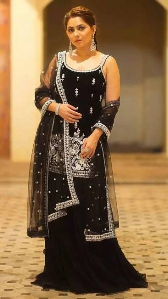 Sonalee Kulkarni redefines grace with her classic style