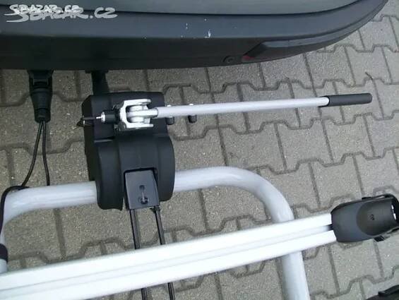 Nový sklopný nosič kol/lyží na tažné zařízení