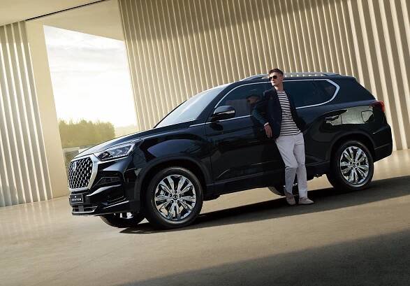 SsangYong Rexton v novém: Obří SUV výrazně změnilo interiér, na cenovce základního modelu se to nepodepsalo