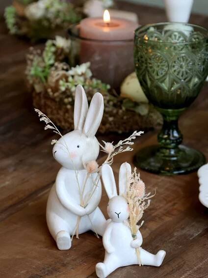 Dekorativní zajíc Rabbit with Flowers