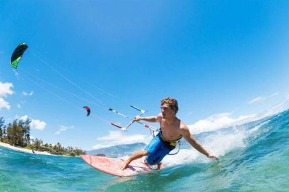 Kite surfing, zábava v oceánu, extrémní sport — Stock obrázek