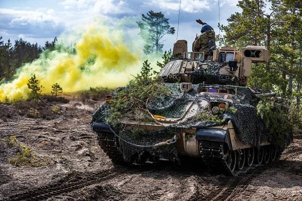 Americké bojové vozidlo pěchoty M2 Bradley