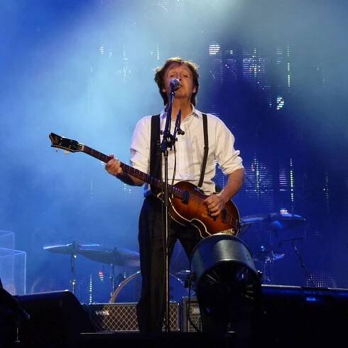 Súbor:Paul McCartney live in Dublin2.jpg