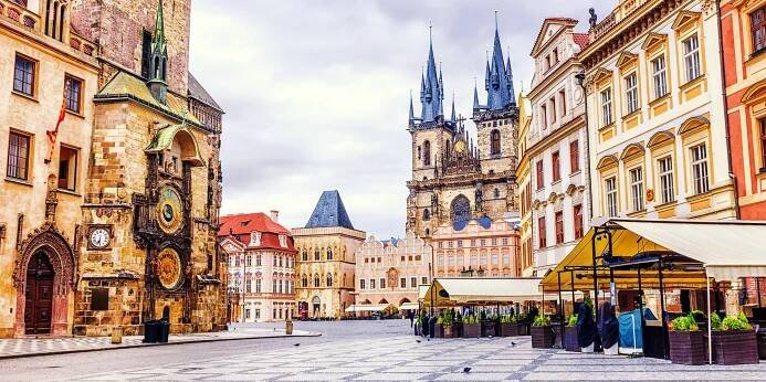 Dovolená přímo v centru Prahy: pobyt se snídaní i lahví vína