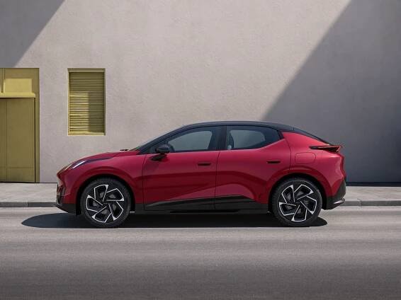 Lynk & Co 02 - auto-mania.cz
