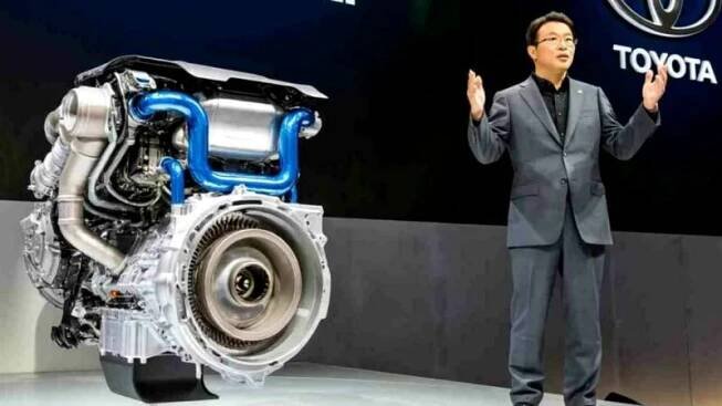 Toyota představila motor poháněný vodou, budeme tankovat z kohoutku?