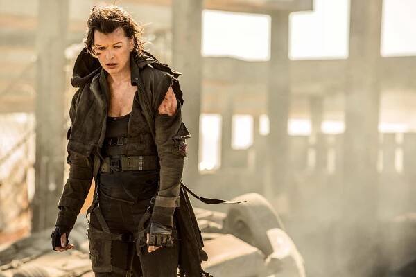 Milla Jovovich as Alicia Marcus in Resident Evil: The Final Chapter (2016)