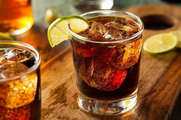 Príprava drinku Cuba libre: originál a nealko
