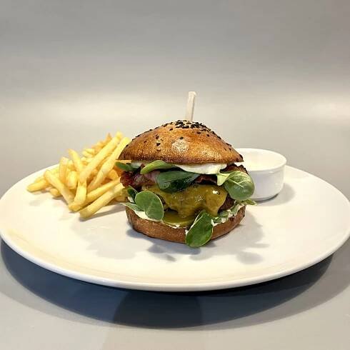 Menu 1. ZASTÁVKA + hranolky a dip