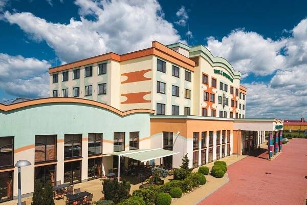 Hotel Savannah Znojmo - Hotely s Bazénem