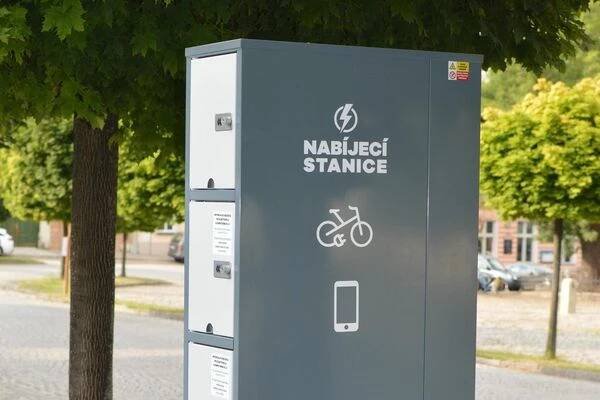 Nabíjecí stanice pro elektrokola a mobilní zařízení foto 1