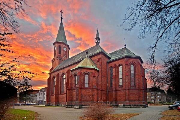 3. Farní kostel Božského Srdce Páně