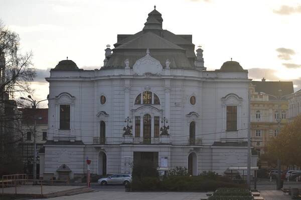 ANKETA: Krásná Větruše nebo ošklivý Máj? Zvolte nejikoničtější dominantu Ústí