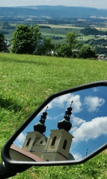 Nahý Pozorovatel i pěchotní sruby aneb Novoroční Králíky a klášter Hedeč