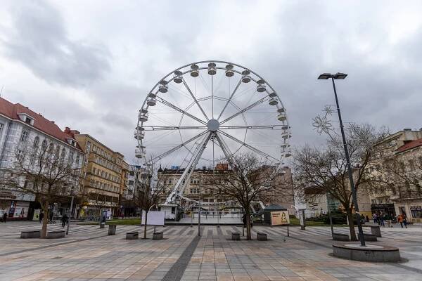 OBRAZEM: Opuštěné centrum Ostravy, na Masarykově náměstí zůstaly jen tři stánky