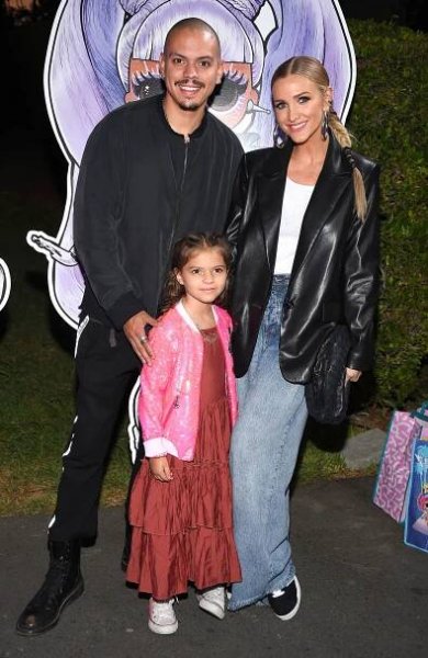 Ashlee Simpson and Evan Ross Bring Daughter Jagger to LOL Surprise Premiere 5