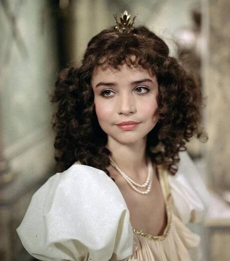 FOTO: Miroslava Pleštilová v pohádce O čarovné Laskonce (1989). – stránka 8