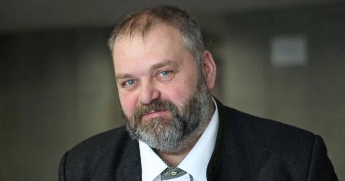 Dotace jsou platby za starost o půdu. Mohou ale jít na nákupy velkým hráčům, obává se sedlák Pitek