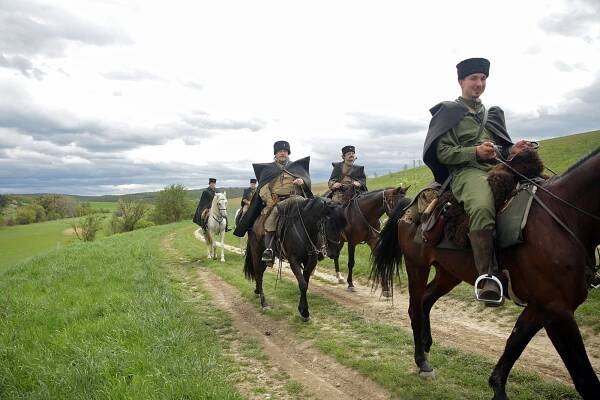 Rudá armáda na koních pochoduje Moravou: z Lanžhota na brněnský hřbitov