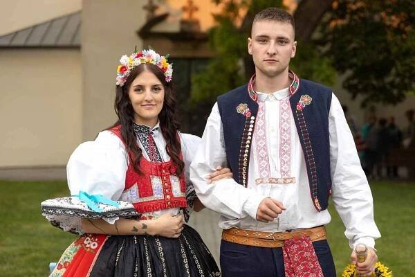 Velkoněmčičští si o víkendu užijí hody. V kyjovských krojích.