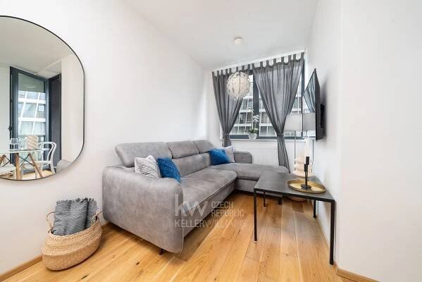 Prodej bytu 2+kk, 47 m2 - Praha - Smíchov - Keller Williams