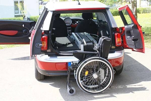Halbautomatische Rollstuhlverladesysteme - www.kienzle-reha.de