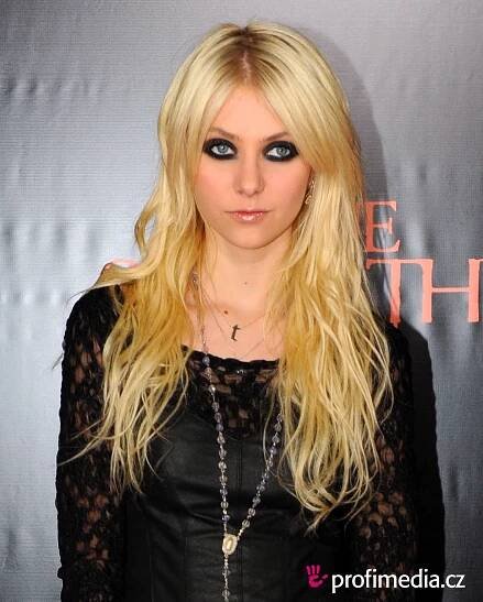 Taylor Momsen - celebrity účes - HappyHair