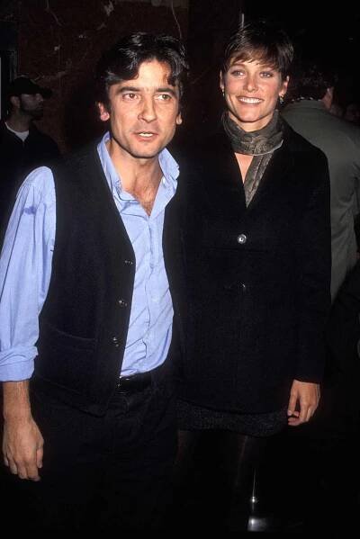 Actor Griffin Dunne and actress Carey Lowell attend the premiere of I Like It Like That on November 13, 1994 at the Paris Theater in New York City. 
