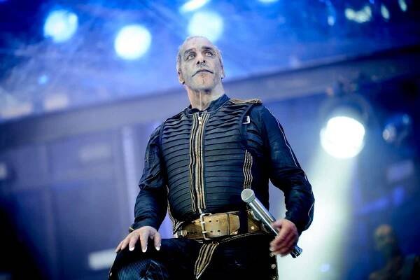 Rammstein, Till Lindemann: K.-o.-Tropfen, Sex und die Row Zero