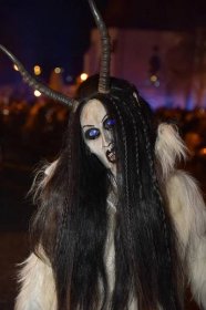 GALERIE: Krampusáci z Vodňan přijeli pohrozit hříšníkům i do Týna nad Vltavou