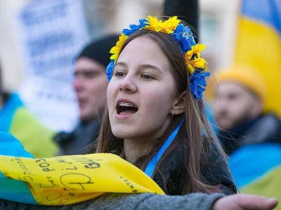 PODÍVEJTE SE: Na Václavském náměstí protestovali lidé proti válce na Ukrajině